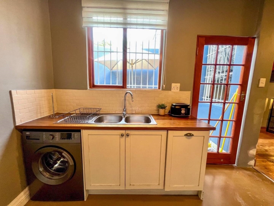 To Let 2 Bedroom Property for Rent in Woodstock Western Cape